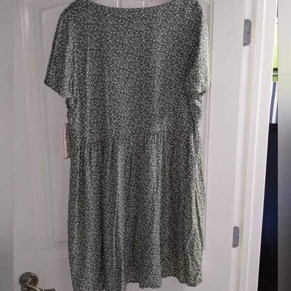 Indigo Rose 2X Green Floral Dress With Button Front & Short Sleeves - Picture 2 of 7